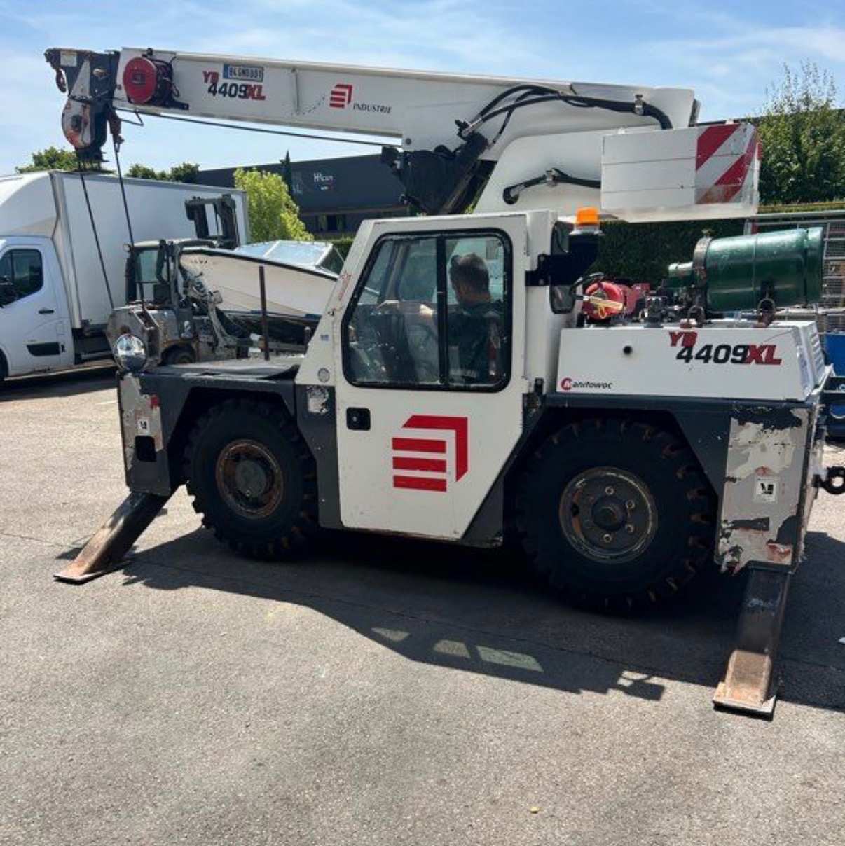 Grue mobile automotrice GROVE YB4409XL – 7,7 t – Compacte et performante