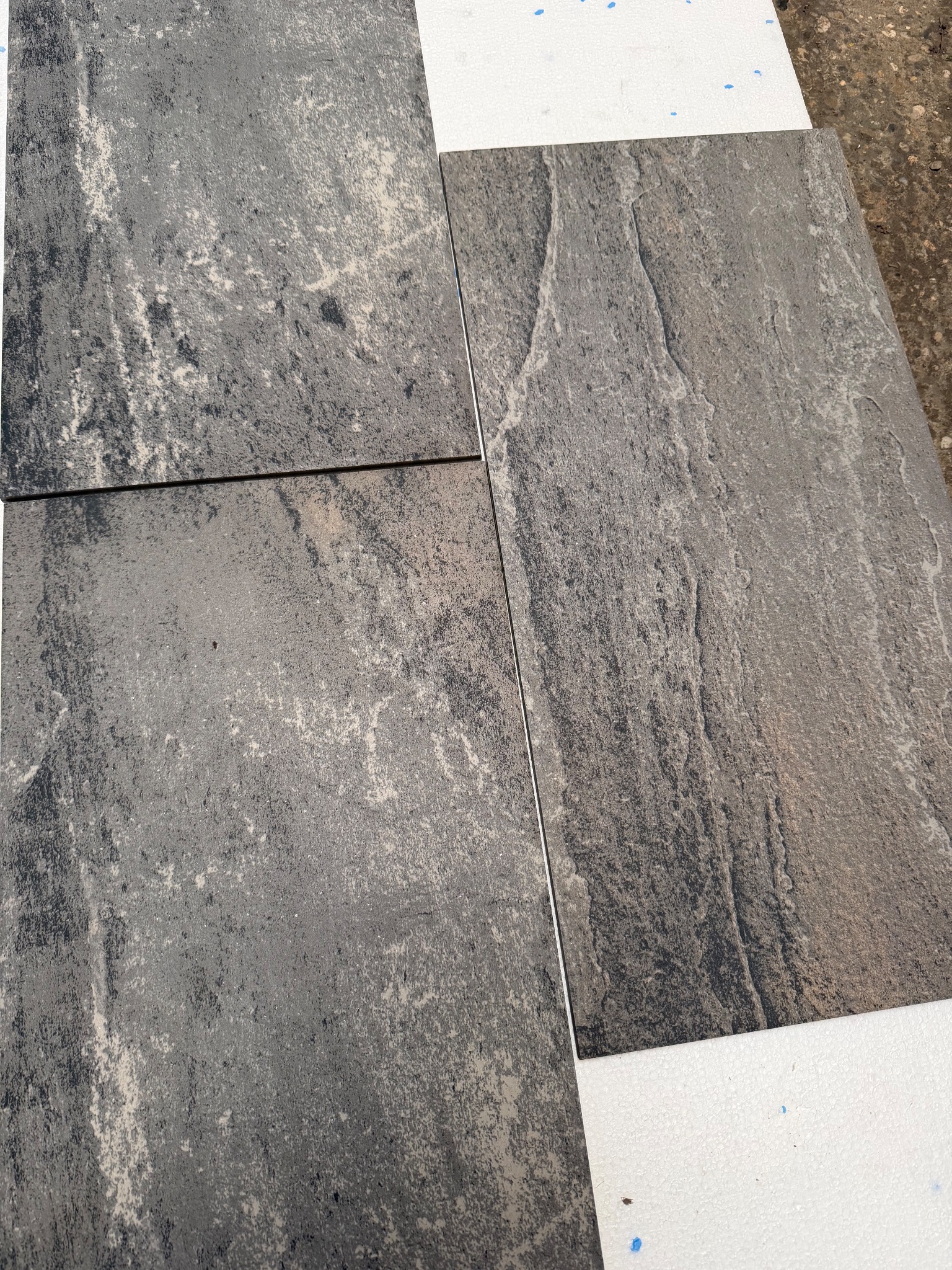 Volcan Grip Anthracite 30×60 – Grès cérame émaillé – 116,20 m² disponibles